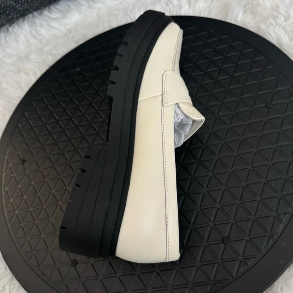 Quince Italian Leather Lug Sole Loafers in Bone with Black Soles Size 7 - Picture 12 of 16